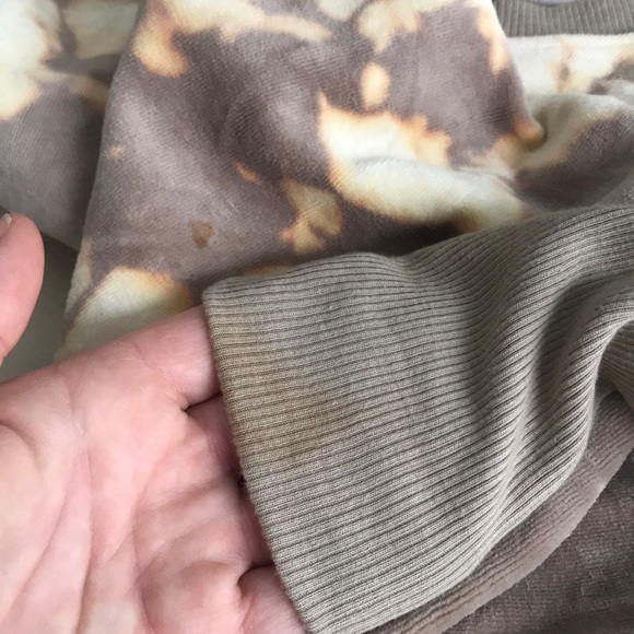 Neue cropped acid wash light weight long sleeve. - Picture 4 of 5